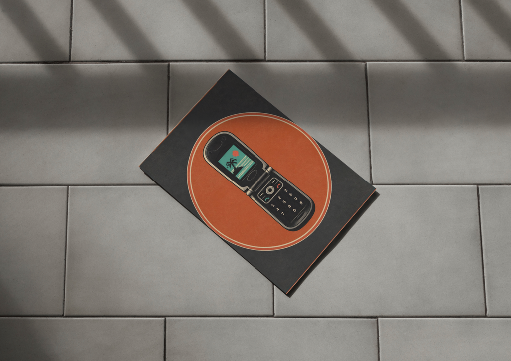 Retro Flip Phone Poster — Vintage Summer Beach Graphic Wall Art, Series: „Rewind“